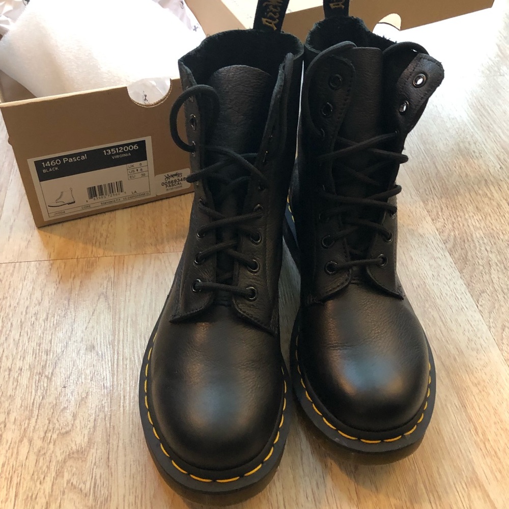 New In Box Dr Martens (1460 Pascal Size 8)